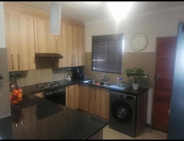 3 BEDROOM SIMPLEX FOR SALE IN MONAVONI
